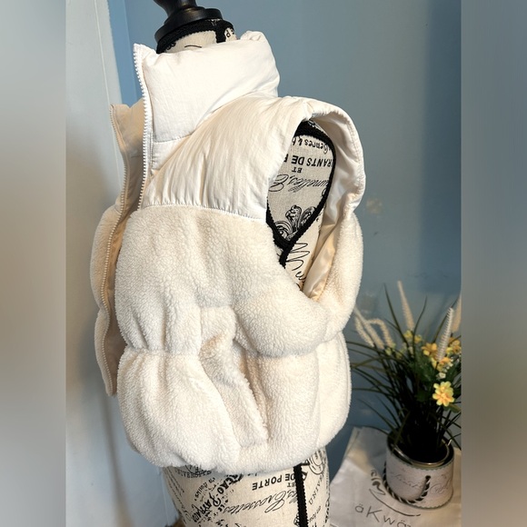 Puffer Vest - Picture 8 of 11